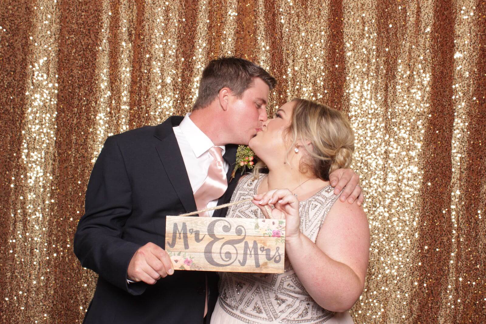 Hailey + Justin’s Rustic Wedding at Maison de Tours | Lafayette Photo Booth | Ohh Snap